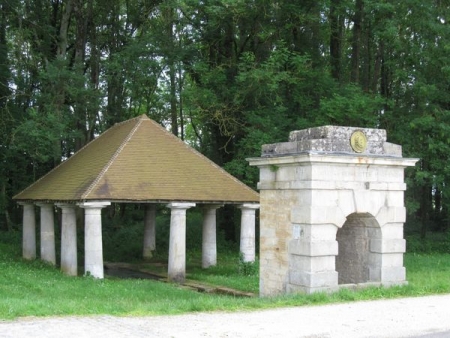 Fontaine Française-lavoir 1