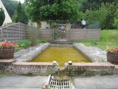 Cambronne les Clermont-lavoir dans hameau Vaux