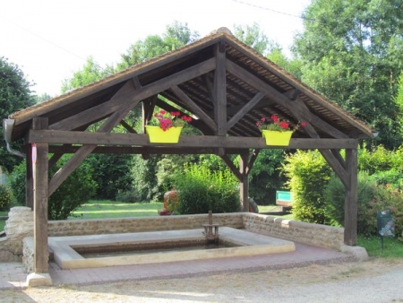 Heilles-lavoir 2 dans hameau Mouchy la Ville