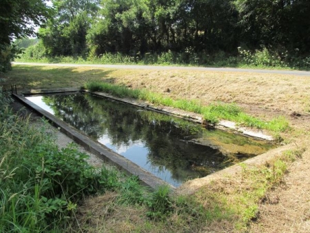 Azé-lavoir 2 dans hameau La Chalopinière