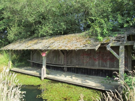 Loiron-lavoir 2 dans hameau Oresse