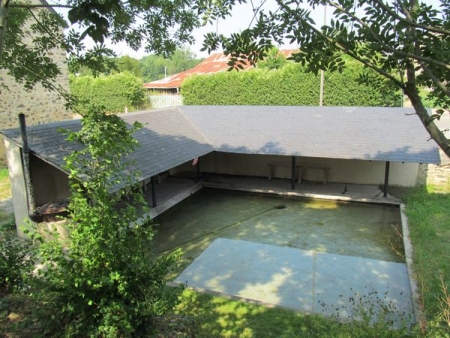Saint Ouen des Toits-lavoir 1 dans le bourg