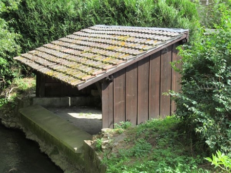 Emancé-lavoir 2 dans hameau Chaleine