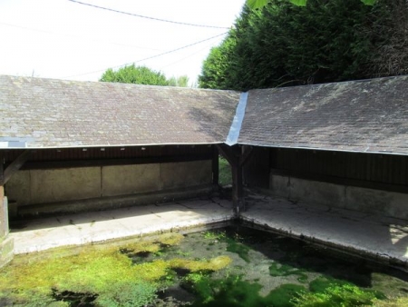 Senantes-lavoir 2 dans hameau Dancourt