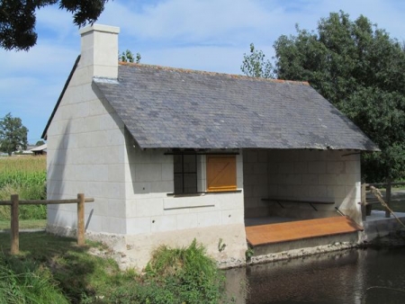 Allonnes-lavoir 2 dans hameau Recouvrance