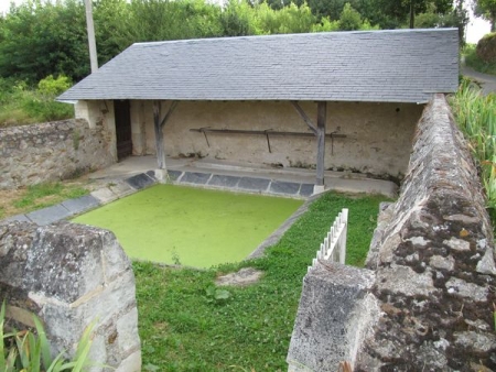 Saint Rémy la Varenne-lavoir 5 dans hameau Marigné