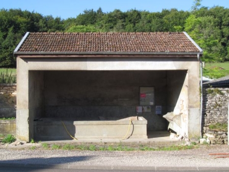 Aisey sur Seine-lavoir 4 dans hameau La Barque