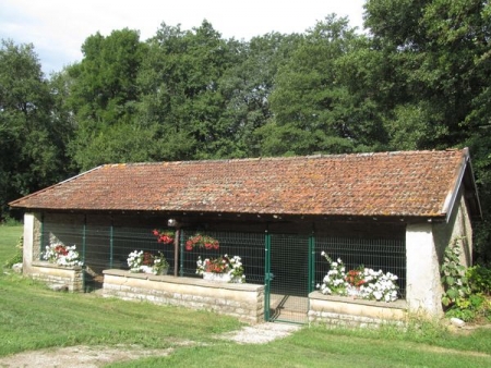 Montigny Mornay Villeneuve sur Vingeanne-lavoir 1 dans le bourg