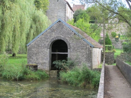 Montigny Mornay Villeneuve sur Vingeanne-lavoir 2 dans le bourg