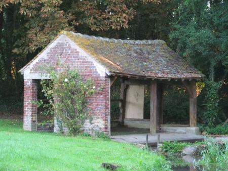 Senots-lavoir 2 dans hameau Blequencourt