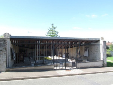 Flins sur Seine-lavoir 1