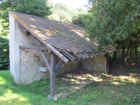 Milon la Chapelle-lavoir dans hameau La Lorioterie