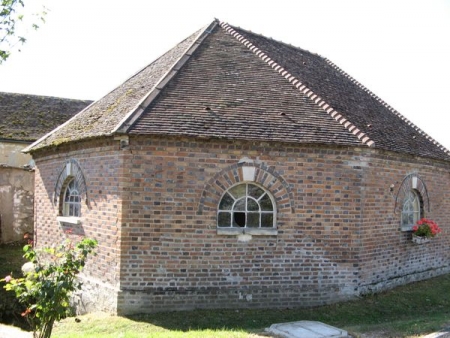 Pouy sur Vanne-lavoir 2 dans hameau Pouy Bas