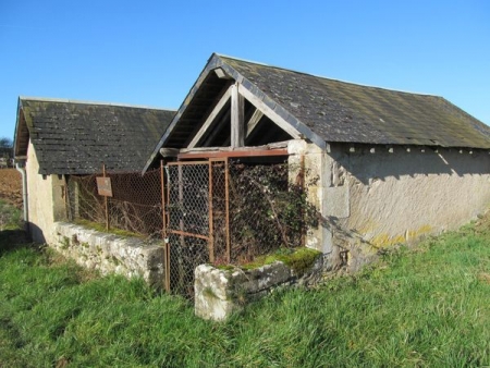 Arzembouy-lavoir 1 dans le bourg
