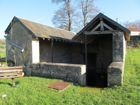 Arzembouy-lavoir 2 dans hameau Vassy