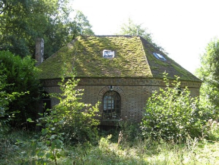 Pouy sur Vanne-lavoir 1 dans le bourg