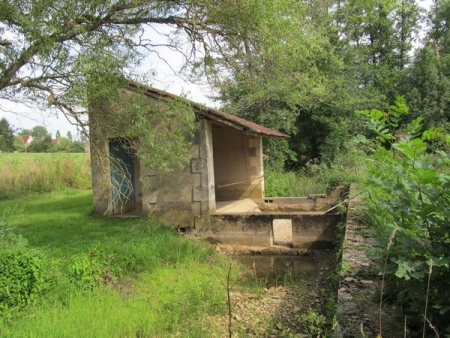 Chasnay-lavoir 3 dans hameau Fôret