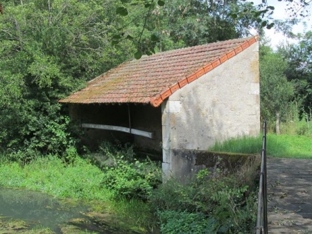 Chateauneuf Val de Bargis-lavoir 9 dans hameau Chaume