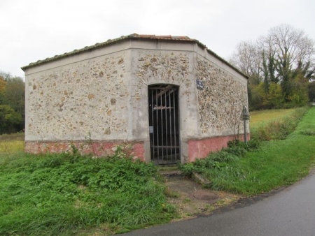 Pommeuse-lavoir 1 dans hameau Lavanderie