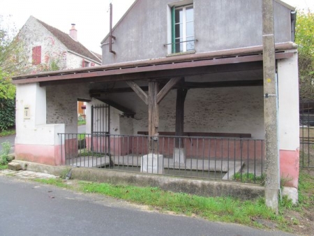 Pommeuse-lavoir 2 dans hameau Vauxpleurs