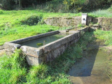 Chaux Champagny-lavoir dans hameau Champagny