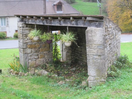 Vaux sur Poligny-lavoir 2