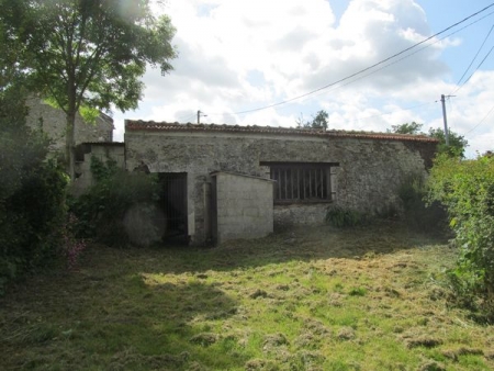 Fontenailles-lavoir 1 dans le bourg