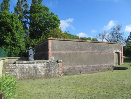 Villemer-lavoir dans le hameau Rebours