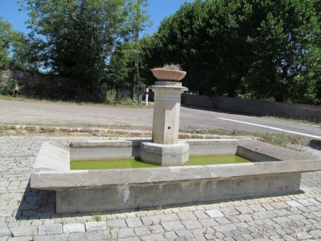 Perrouse-lavoir 2 dans le hameau Villers le Temple