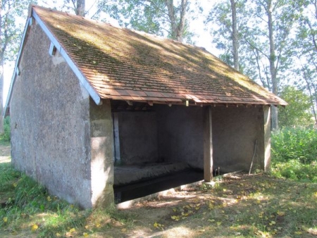 Auxy-lavoir dans le hameau Repas