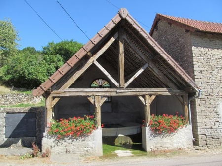 Sassangy-lavoir dans le hameau Lys