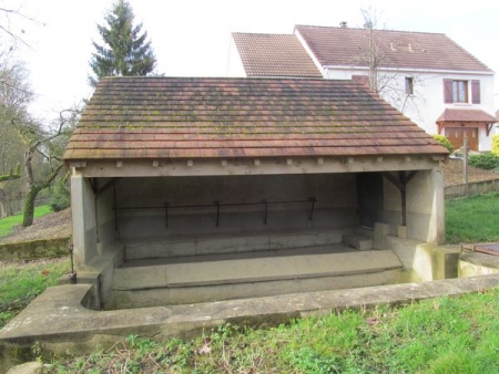 Esnon-lavoir 2 dans le bourg