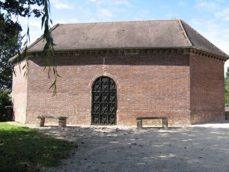 Saint Benoist sur Vanne-lavoir 1 dans le bourg