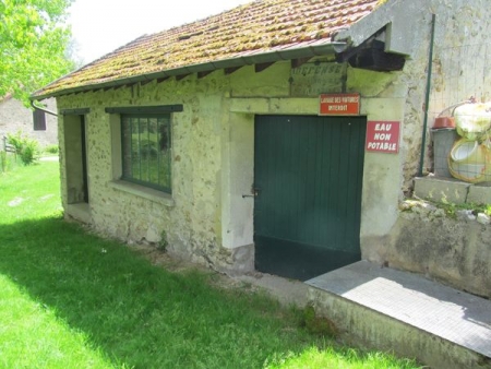 Courtemont Varennes-lavoir 1 dans le bourg