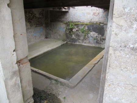 Essomes sur Marne-lavoir 5 dans le hameau Monneaux