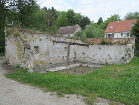 Essomes sur Marne-lavoir 7 dans le Hameau Montcourt