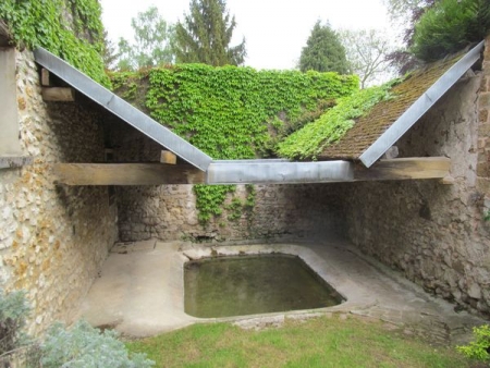 Essomes sur Marne-lavoir 9 dans le hameau Aulnois