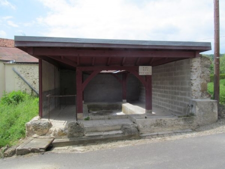 Trelou sur Marne-lavoir 2 dans le bourg