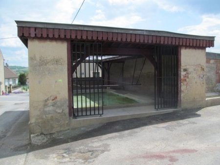 Trelou sur Marne-lavoir4 dans le hameau Chassins