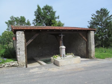 Troissy-lavoir 2 dans le hameau Bouquigny