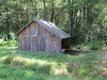 Aize-lavoir du hameau La Villeneuve