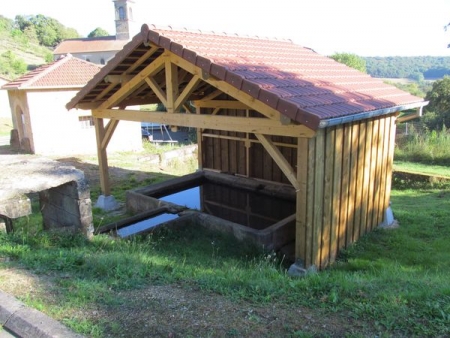 La Vacheresse et La Rouillie-lavoir 1 dans le bourg