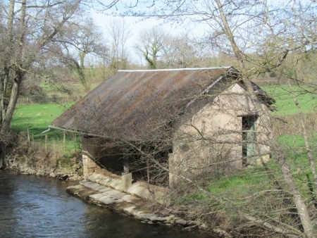 Cervon-lavoir 7 dans le hameau Marcilly