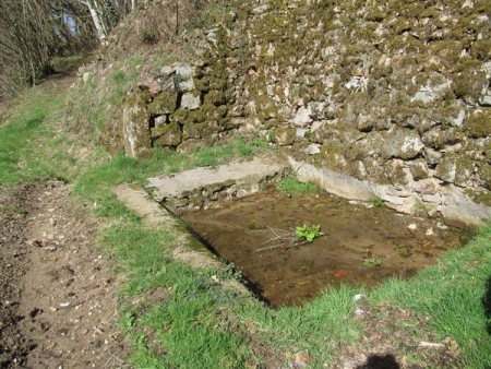Lavault de Frétoy-lavoir 3 dans le hameau Rochemaçon