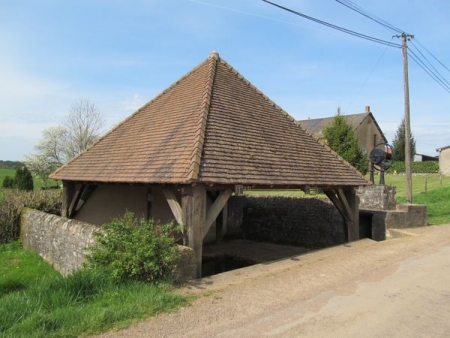 Achun-lavoir 1 dans le bourg