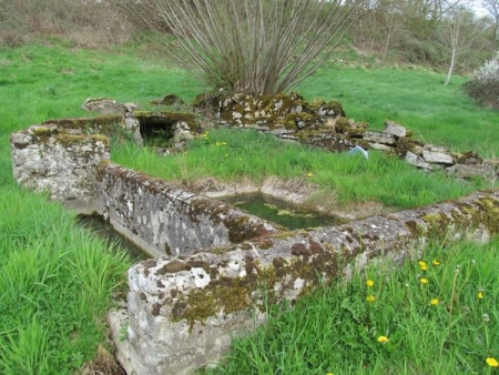 Châtillon en Bazois-lavoir 5 dans le hameau Bernière