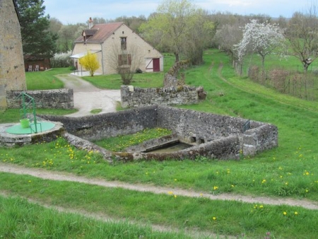 Rouy-lavoir 2 dans le hameau Conseuille