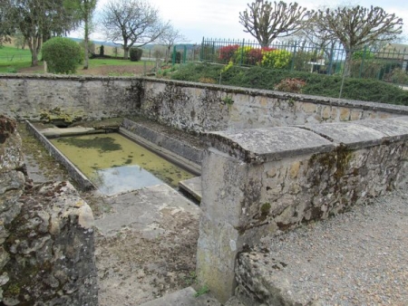 Saint Jean aux Amognes-lavoir 2 dans le hameau Neufonds