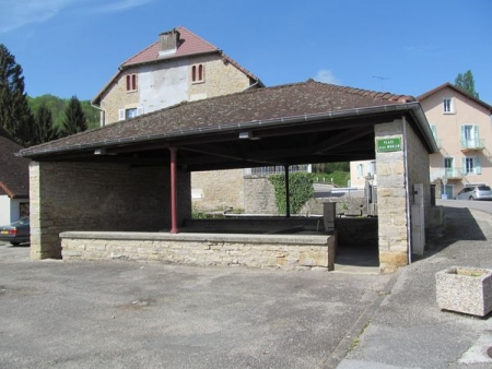 Macornay-lavoir 1 dans le bourg