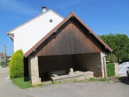 Montaigu-lavoir 2 dans le hameau Vatagna